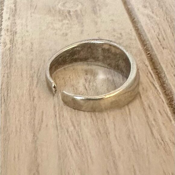 Sterling silver sun stamped toe or knuckle ring - Picture 2 of 4